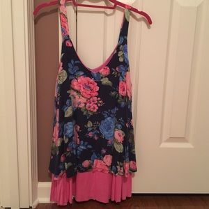 Boutique v-neck sleeveless top/tunic